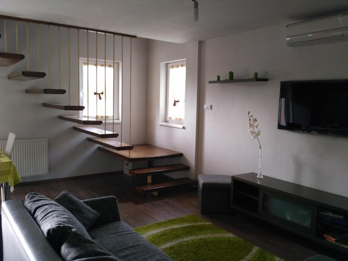 Family Holiday Apartman นีเรกฮาซา ภายนอก รูปภาพ