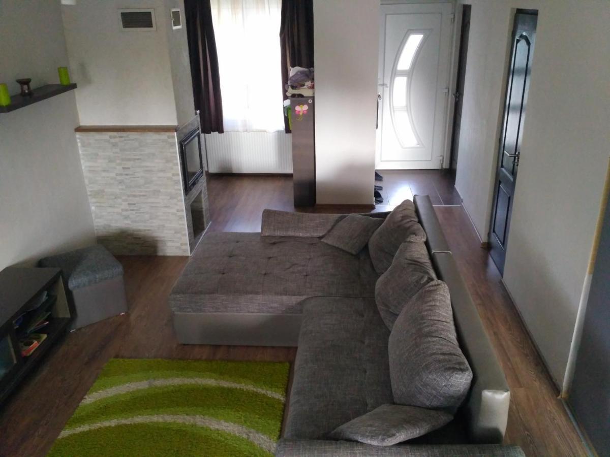 Family Holiday Apartman นีเรกฮาซา ภายนอก รูปภาพ